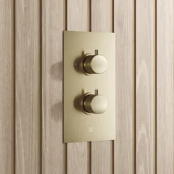 Core 1 Outlet Concealed Valve & Fixed Wall Mounted Square Shower Head