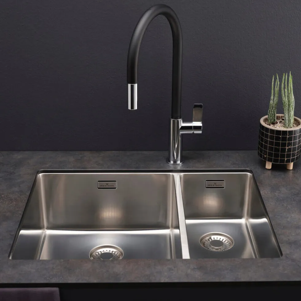 Reginox New York 1.5 Bowl Undermount or Inset Stainless Steel Kitchen Sink and Integrated Waste - 580 x 440mm