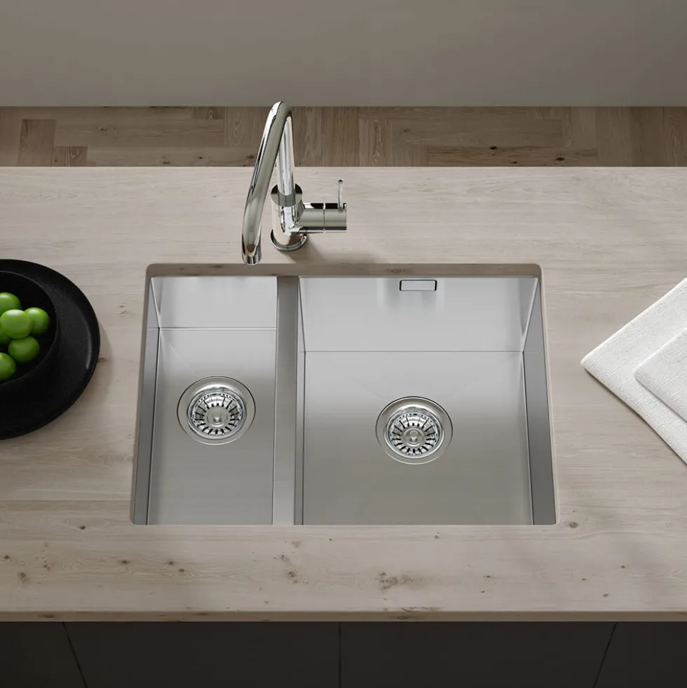 Vellamo Edge 1.5 Bowl Inset/Undermount Stainless Steel Kitchen Sink & Waste Kit - 580 x 430mm