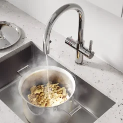 Vellamo Luna 4-in-1 Pull Out Instant Boiling Water Tap with Boiler & Filter