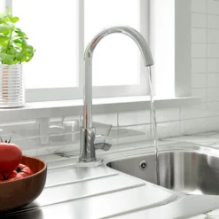 Vellamo Revolve Single Lever Mono Kitchen Mixer - Polished Chrome